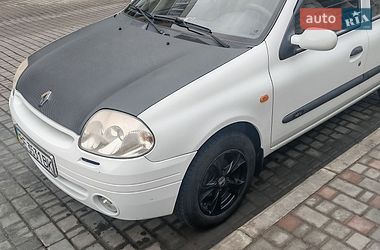 Седан Renault Clio Symbol 2001 в Авангарді