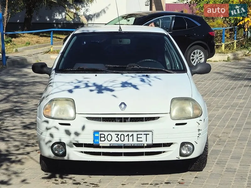 Renault Clio Symbol 2001
