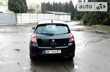 Хетчбек Renault Clio 2012 в 