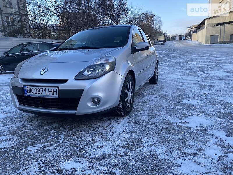 Хэтчбек Renault Clio 2010 в 