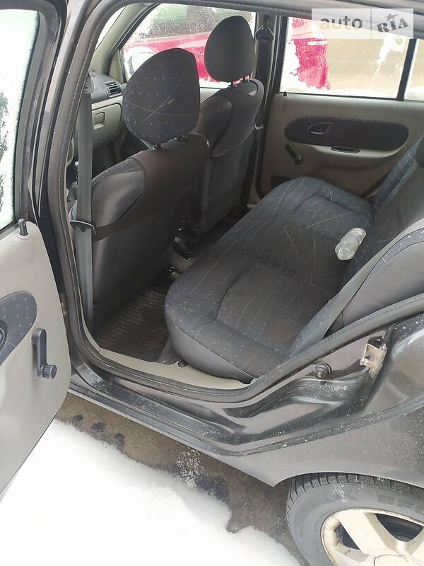 Седан Renault Clio 2003 в Києві фото 18 Седан Renault Clio 2003 в Києві