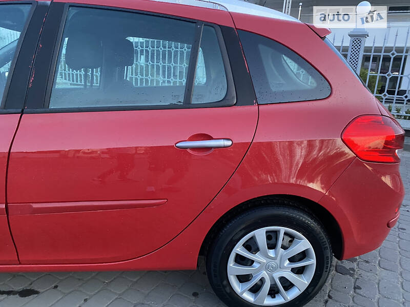 Универсал Renault Clio 2010 в Ивано-Франковске