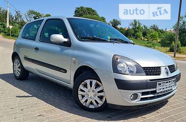 Хэтчбек Renault Clio 2003 в 