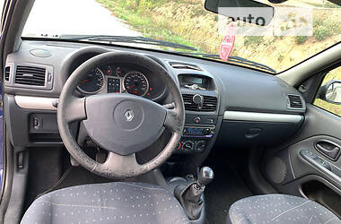 Хэтчбек Renault Clio 2002 в 