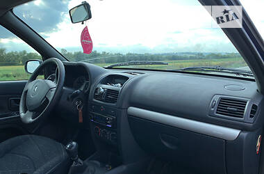 Хэтчбек Renault Clio 2002 в 