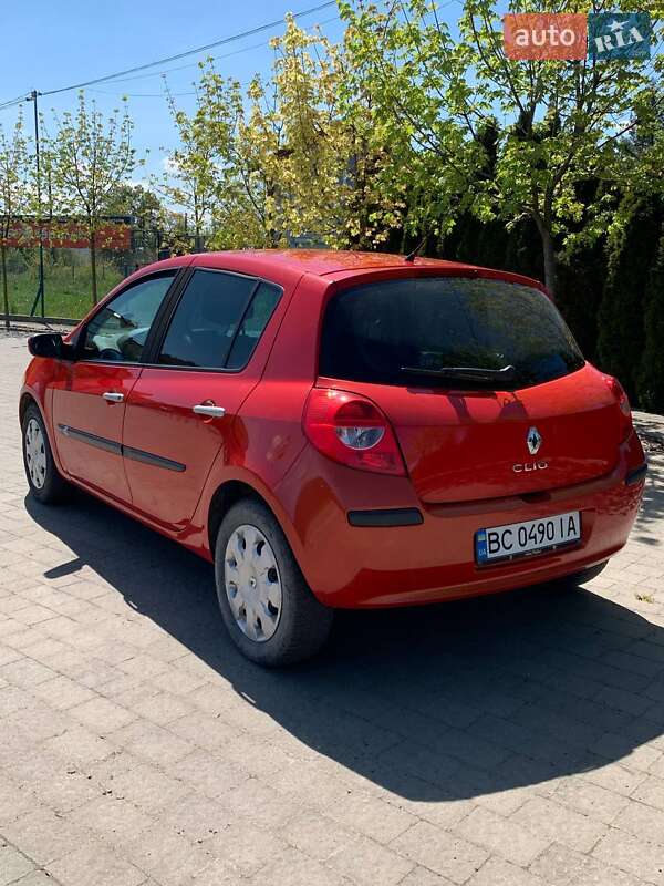 Хэтчбек Renault Clio 2009 в Львове