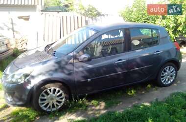 Хэтчбек Renault Clio 2005 в 