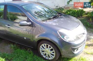 Хэтчбек Renault Clio 2005 в 