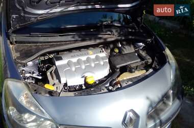Хэтчбек Renault Clio 2005 в 