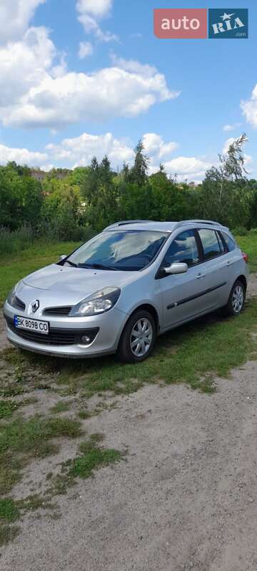 Универсал Renault Clio 2008 в Остроге