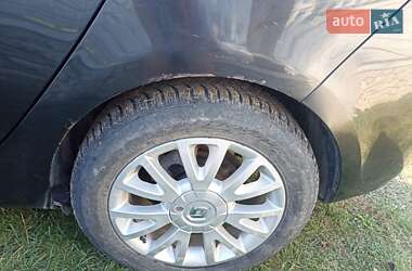 Хэтчбек Renault Clio 2009 в 