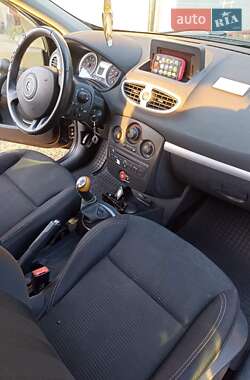 Хэтчбек Renault Clio 2009 в 