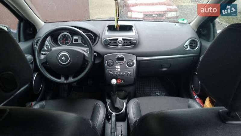 Хэтчбек Renault Clio 2006 в Ровно