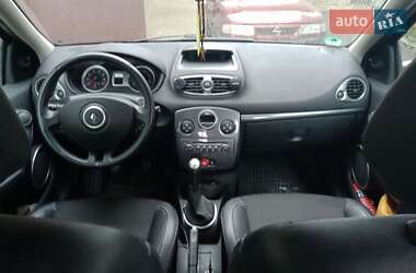 Хетчбек Renault Clio 2006 в 