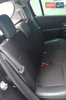 Хетчбек Renault Clio 2006 в 