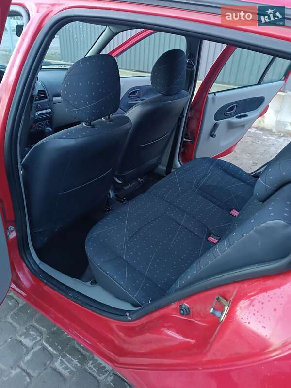 Хетчбек Renault Clio 2002 в Львові