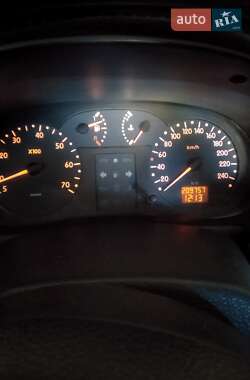 Хэтчбек Renault Clio 2001 в 