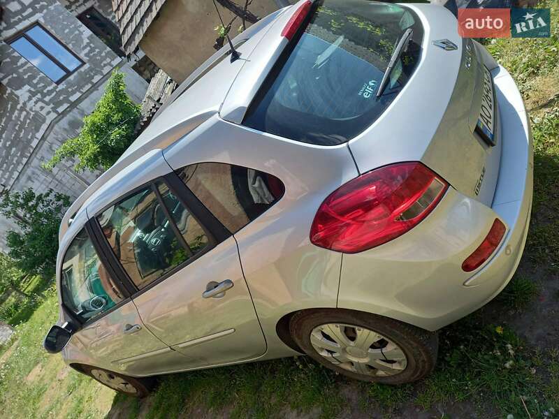 Универсал Renault Clio 2011 в Ужгороде