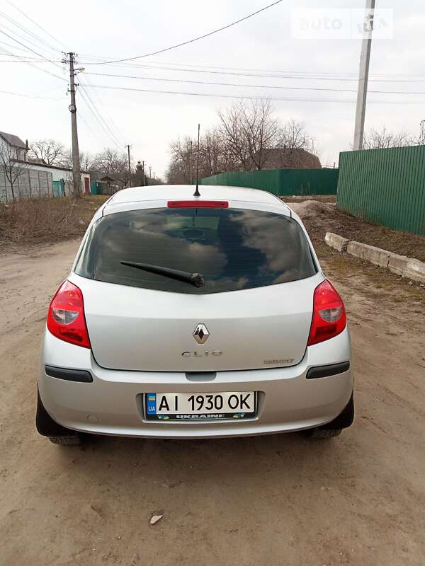 Хетчбек Renault Clio 2006 в Обухові