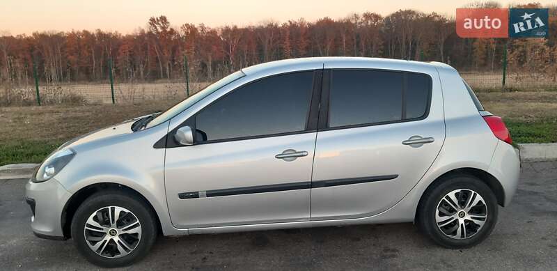 Седан Renault Clio 2006 в Умани