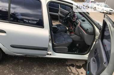 Хэтчбек Renault Clio 2001 в 
