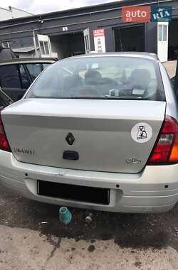 Хэтчбек Renault Clio 2001 в 