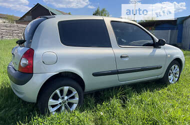 Хэтчбек Renault Clio 2003 в Ромнах