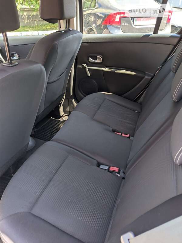 Хетчбек Renault Clio 2010 в Рівному фото 28 Хетчбек Renault Clio 2010 в Рівному