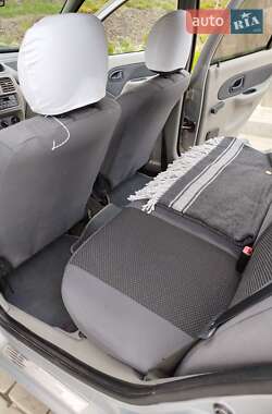 Седан Renault Clio 2006 в 
