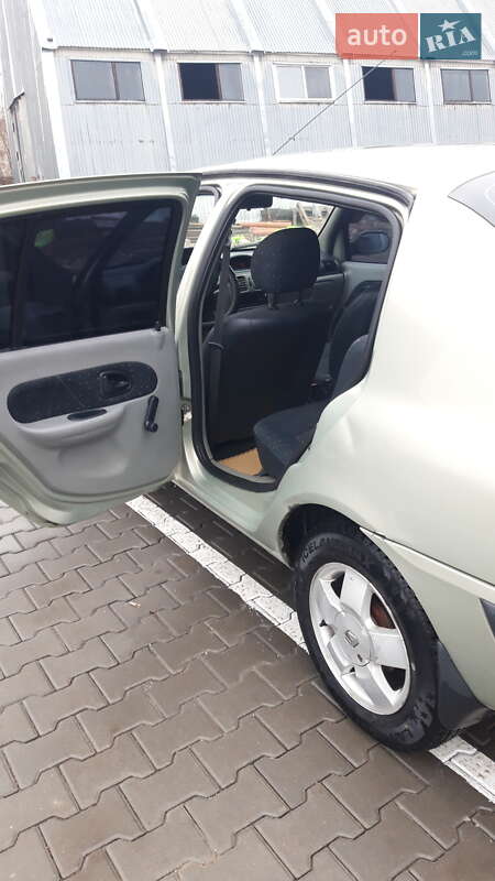 Хэтчбек Renault Clio 2003 в Ильинцах