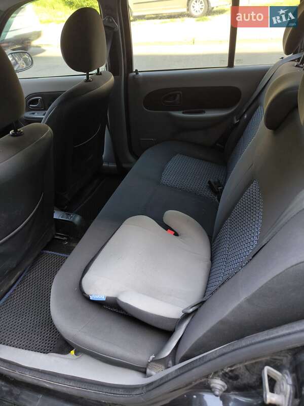 Хэтчбек Renault Clio 2006 в Чернигове