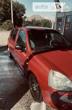 Хэтчбек Renault Clio 2005 в Ужгороде