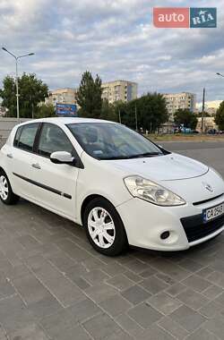 Хэтчбек Renault Clio 2010 в 