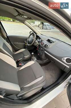 Хэтчбек Renault Clio 2010 в 