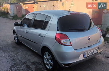 Хэтчбек Renault Clio 2010 в 