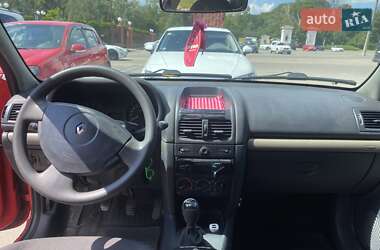 Хэтчбек Renault Clio 2004 в 