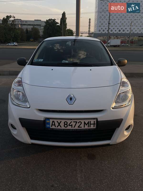Хэтчбек Renault Clio 2011 в 