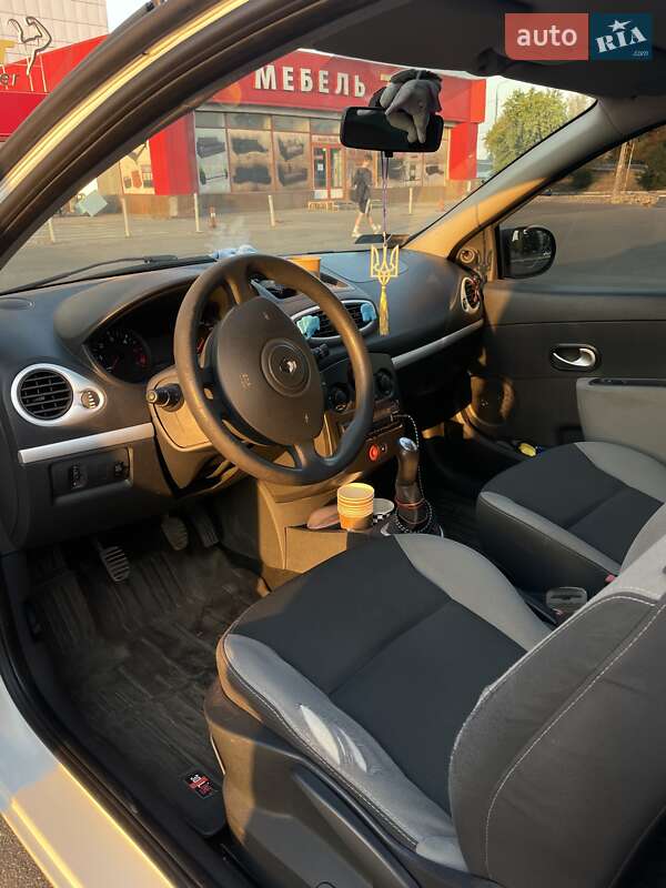 Хэтчбек Renault Clio 2011 в Харькове