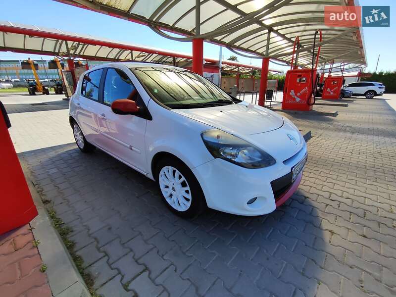 Хэтчбек Renault Clio 2012 в Луцке