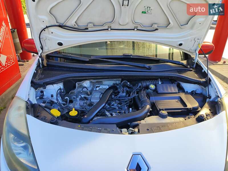Хэтчбек Renault Clio 2012 в Луцке