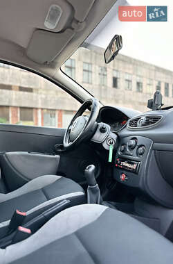 Хэтчбек Renault Clio 2009 в 