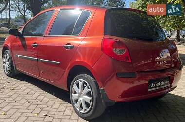 Хэтчбек Renault Clio 2007 в 