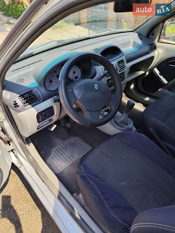 Хэтчбек Renault Clio 2004 в Одессе