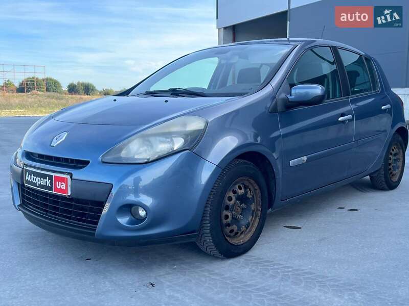 Хэтчбек Renault Clio 2011 в 