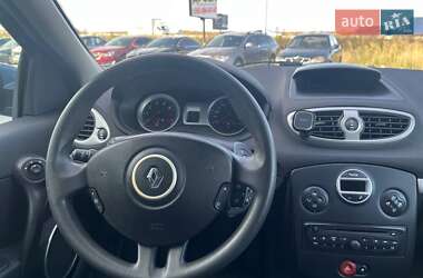 Хэтчбек Renault Clio 2011 в 