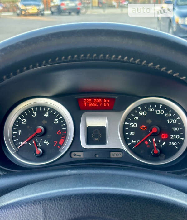 Хэтчбек Renault Clio 2011 в Львове