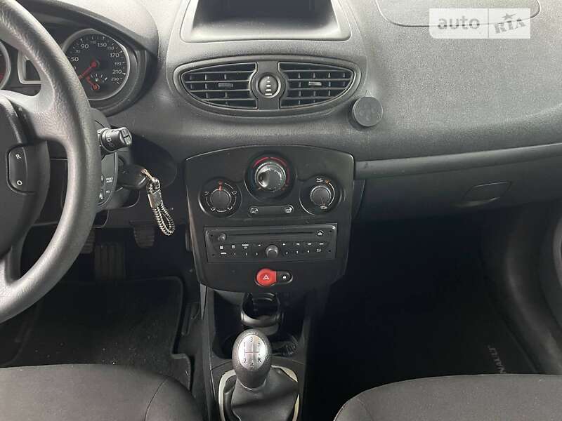 Хэтчбек Renault Clio 2013 в Львове