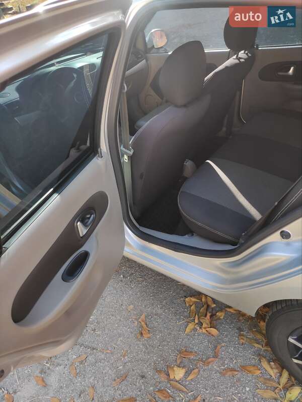 Седан Renault Clio 2011 в Херсоне