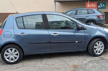 Хэтчбек Renault Clio 2006 в 