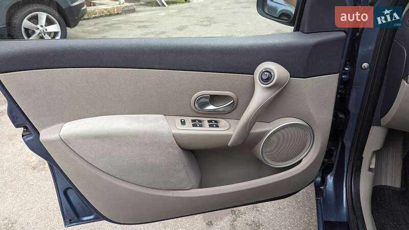 Хэтчбек Renault Clio 2006 в Киеве